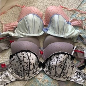 5 Victoria’s Secret bras 36C VS